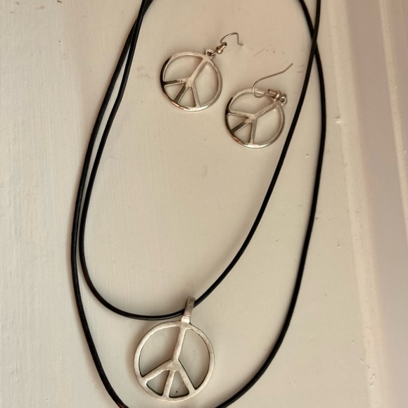 ☮️✌️☮️ peace sign earrings and necklace set ☮️✌️☮️ - Picture 3 of 6